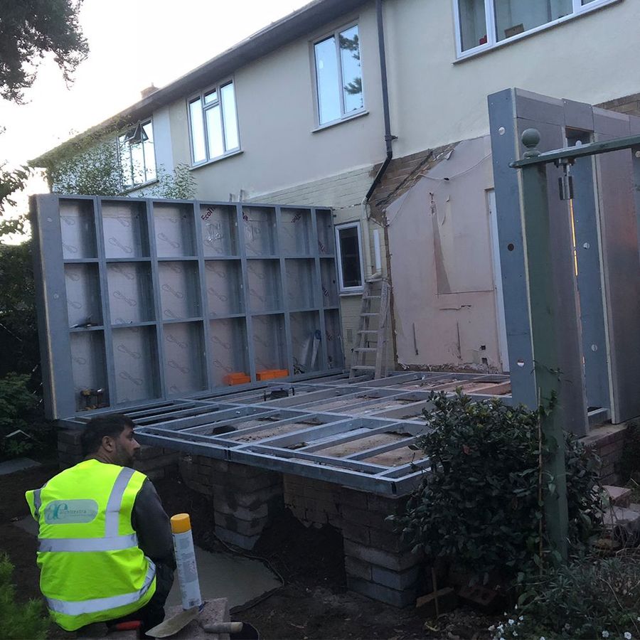 Prefabricated extension module arriving on a delivery lorry for installation